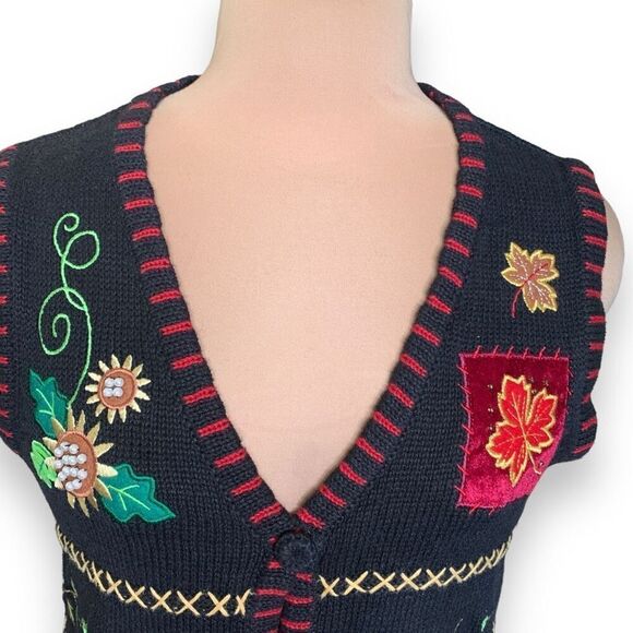 Vintage 90s Printed Knit Sweater Vest Black Red Embroidered Dark Floral Autumn - Picture 3 of 13
